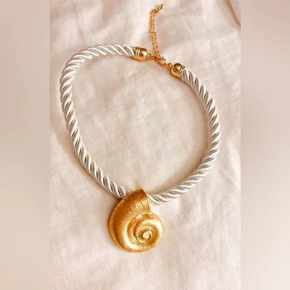 Zara seashell necklace top